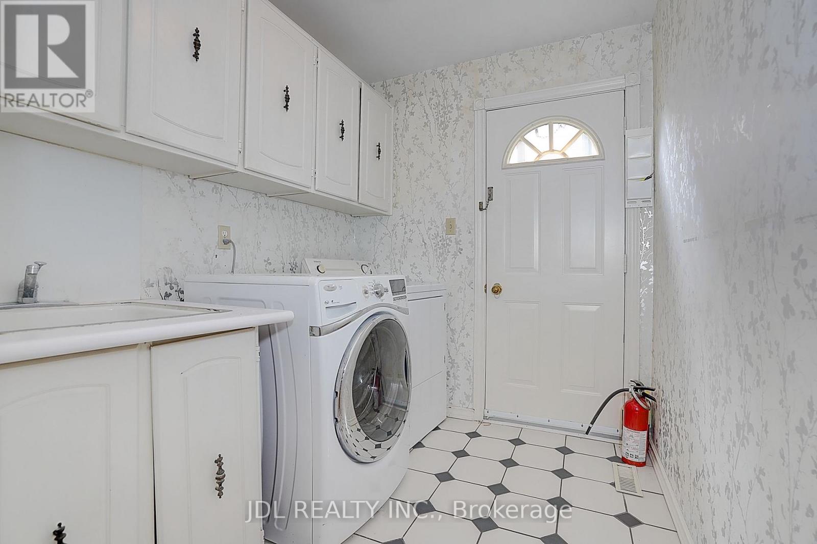 20 Mossgrove Trail, Toronto, Ontario  M2L 2W3 - Photo 18 - C13570564