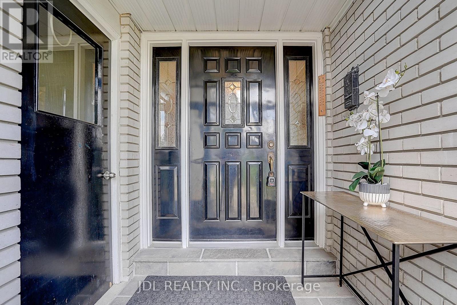 20 Mossgrove Trail, Toronto, Ontario  M2L 2W3 - Photo 4 - C13570564