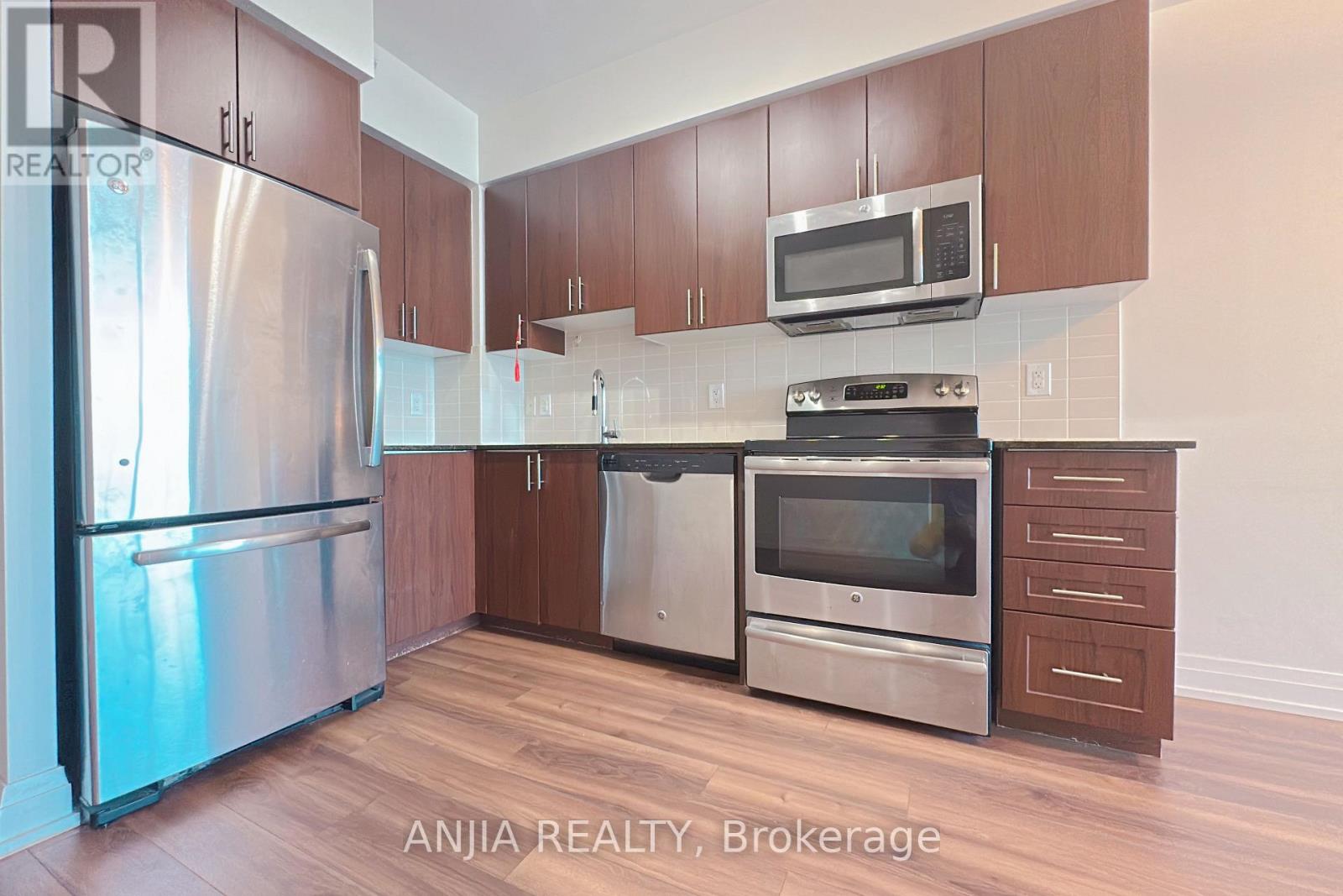 2211 - 7165 Yonge Street, Markham, Ontario  L3T 0C9 - Photo 3 - N13509770