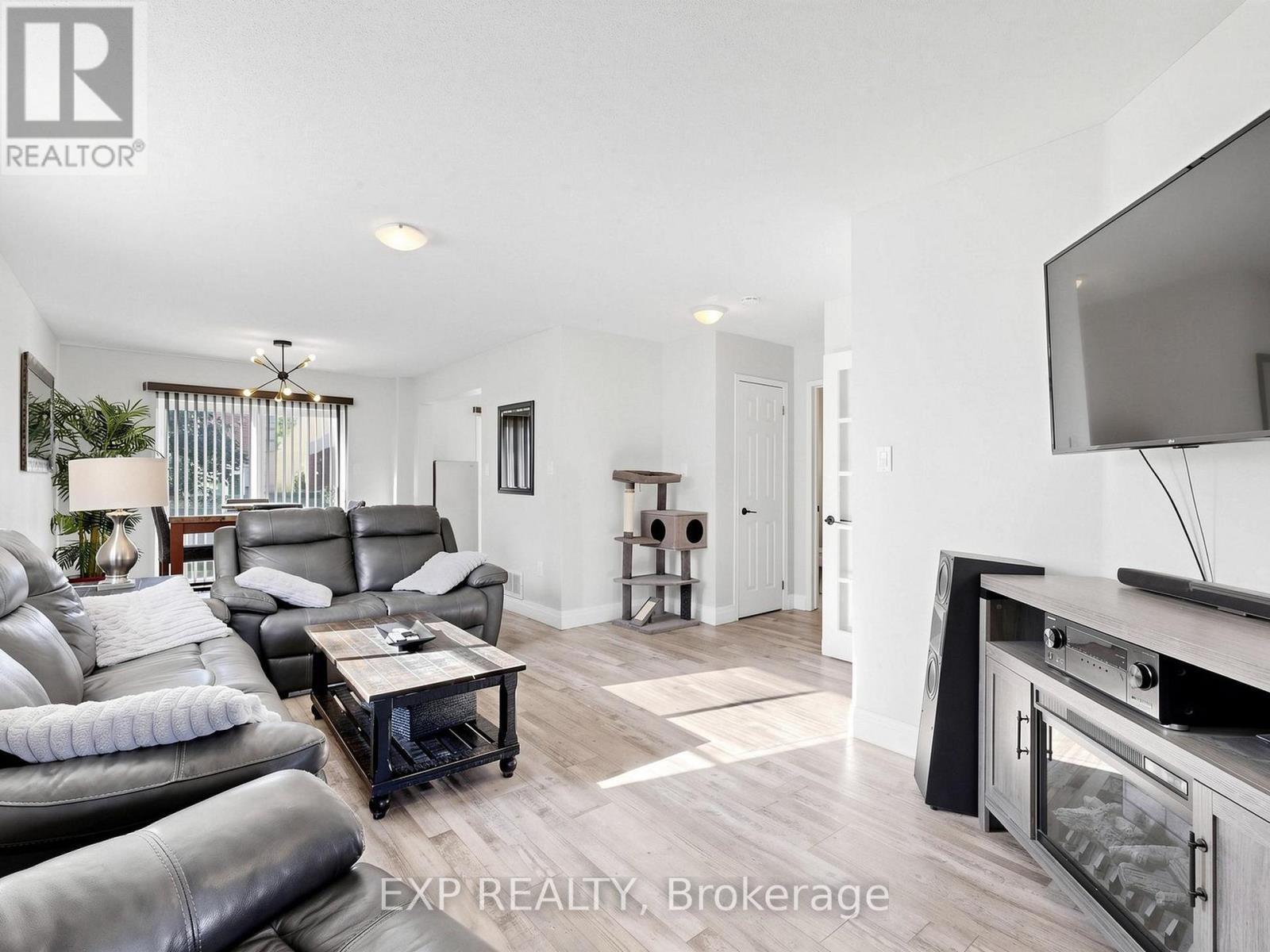 6 Booth Lane, Barrie, Ontario  L4N 0S4 - Photo 2 - S13630100