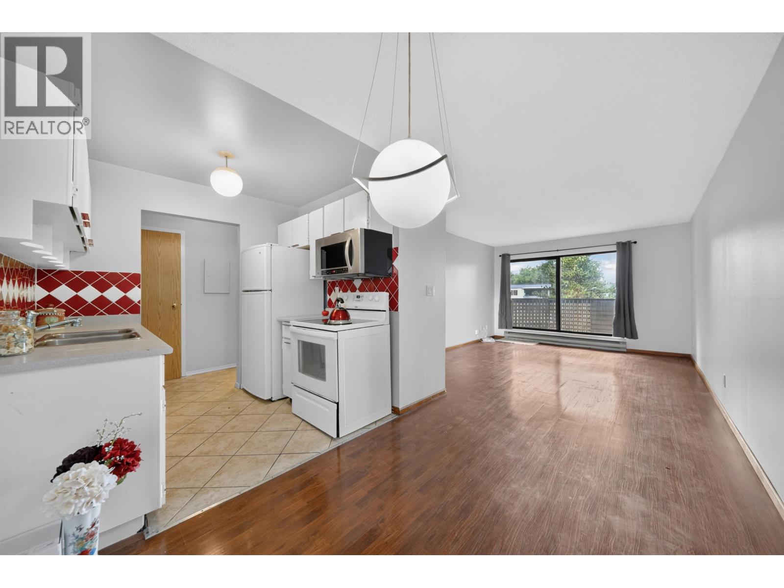322 8700 ACKROYD ROAD, Richmond, British Columbia