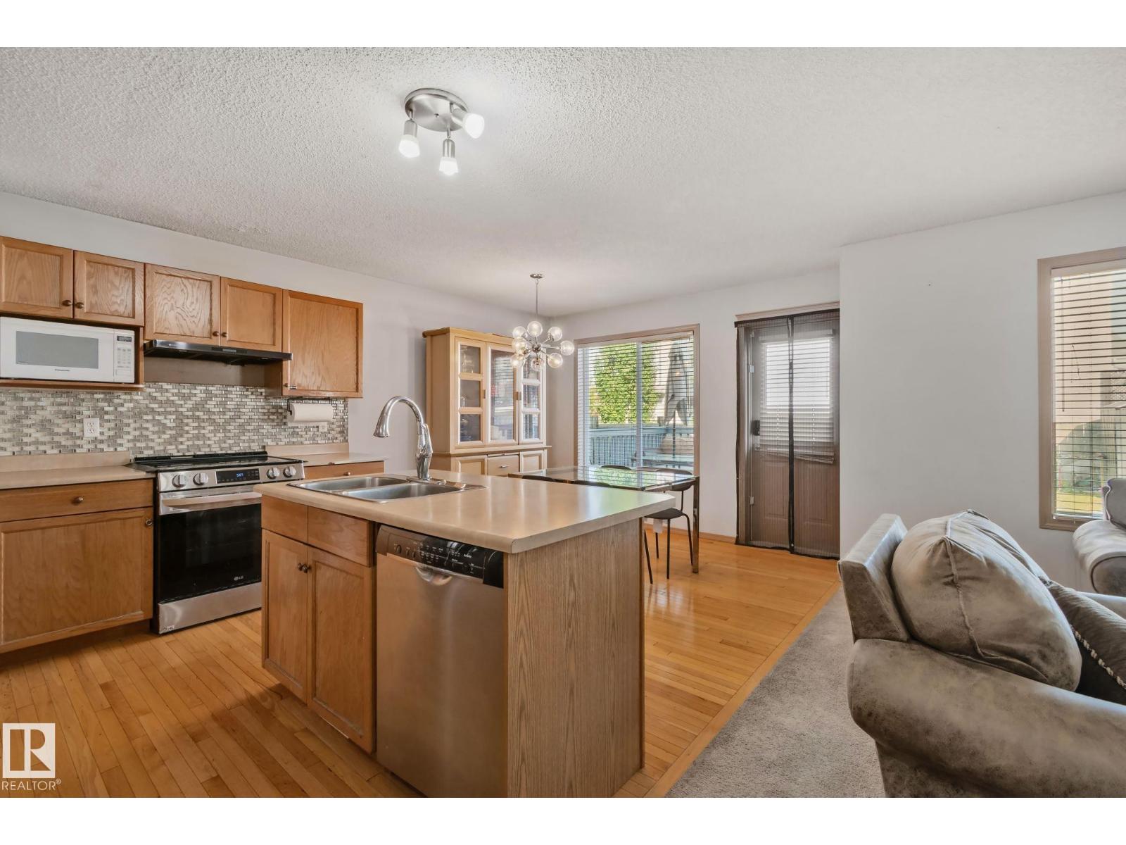 2819 33 St NW NW, Edmonton, Alberta  T6T 1P5 - Photo 4 - E4501847