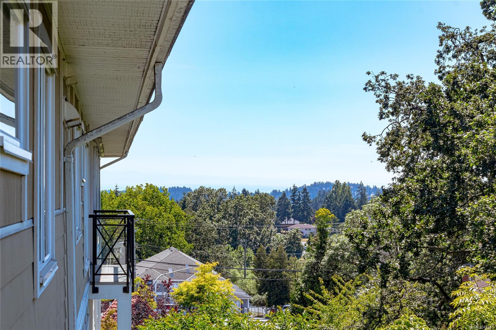 304 4536 Viewmont Ave, Saanich, British Columbia V8Z 5L2 - Photo 1 - 1042545