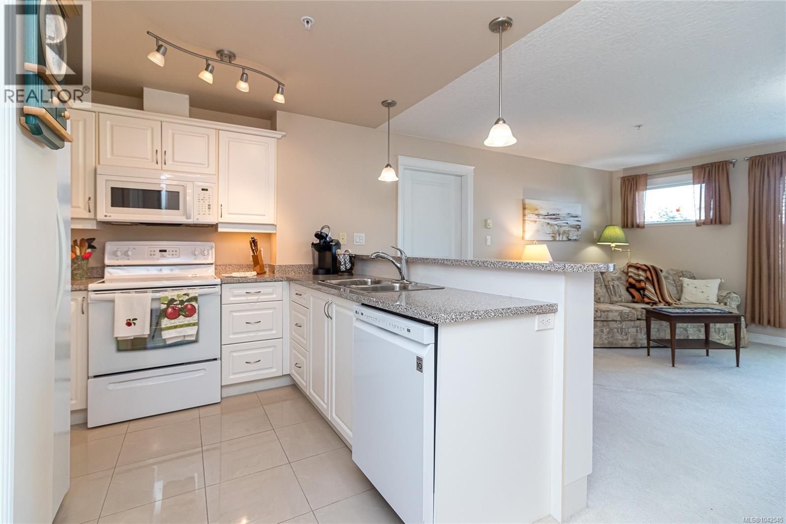 304 4536 Viewmont Ave, Saanich, British Columbia V8Z 5L2 - Photo 6 - 1042545