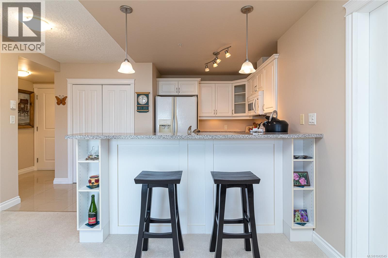 304 4536 Viewmont Ave, Saanich, British Columbia V8Z 5L2 - Photo 8 - 1042545