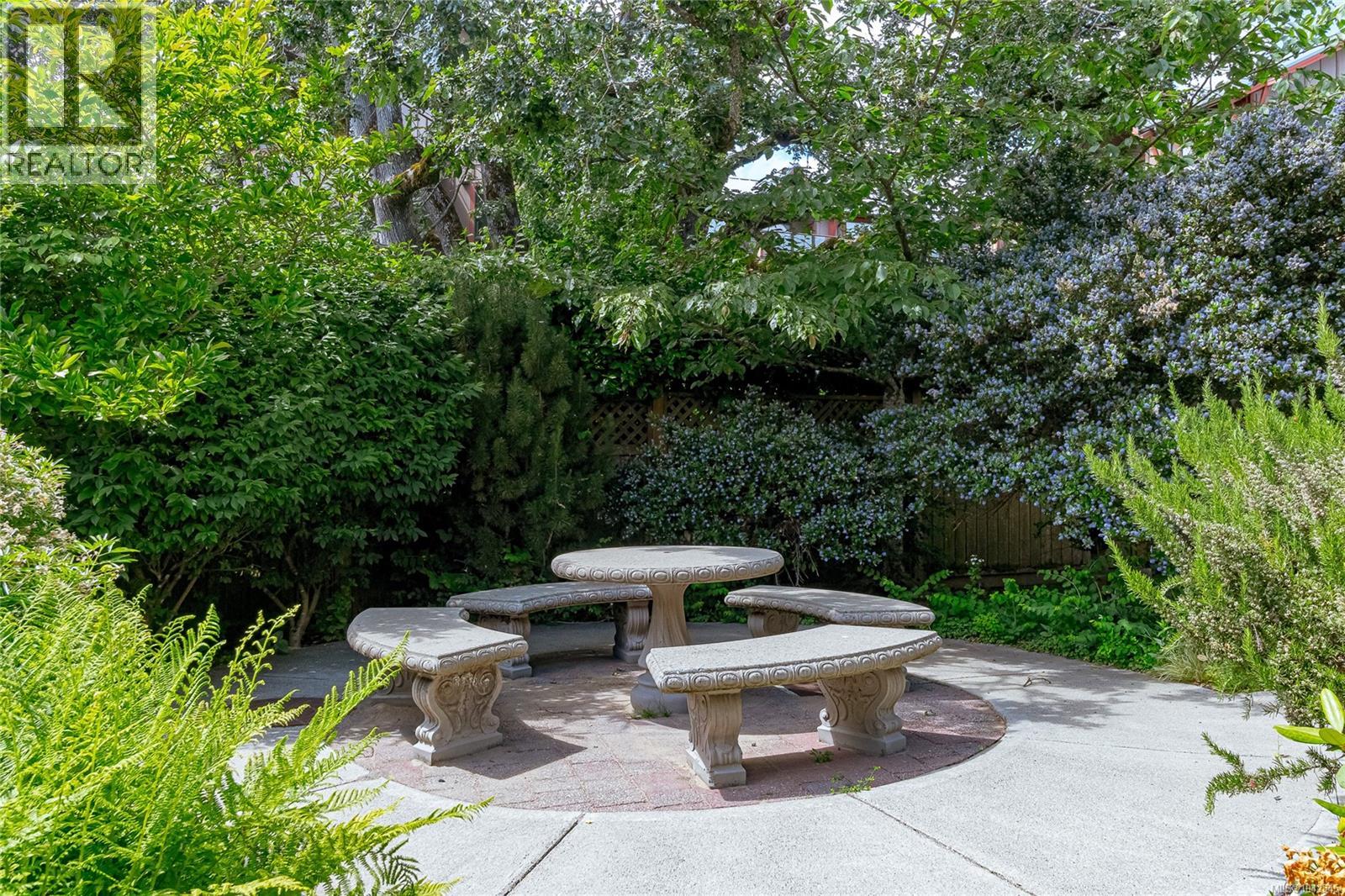 304 4536 Viewmont Ave, Saanich, British Columbia V8Z 5L2 - Photo 31 - 1042545
