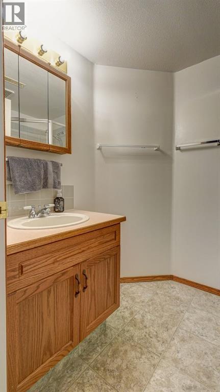 529 53 Avenue W, Claresholm, Alberta  T0L 0T0 - Photo 34 - A2332579