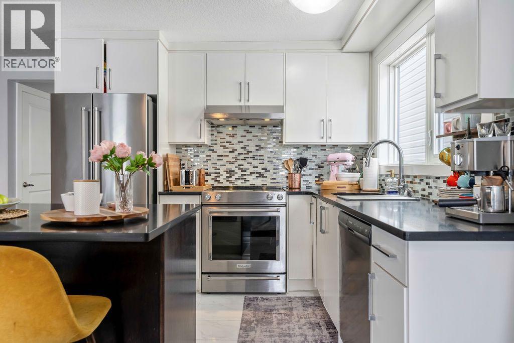 15 Woodmont Green Sw, Calgary, Alberta  T2W 4Z3 - Photo 14 - A2321617