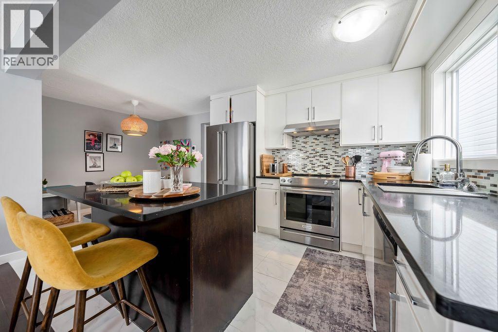 15 Woodmont Green Sw, Calgary, Alberta  T2W 4Z3 - Photo 15 - A2321617