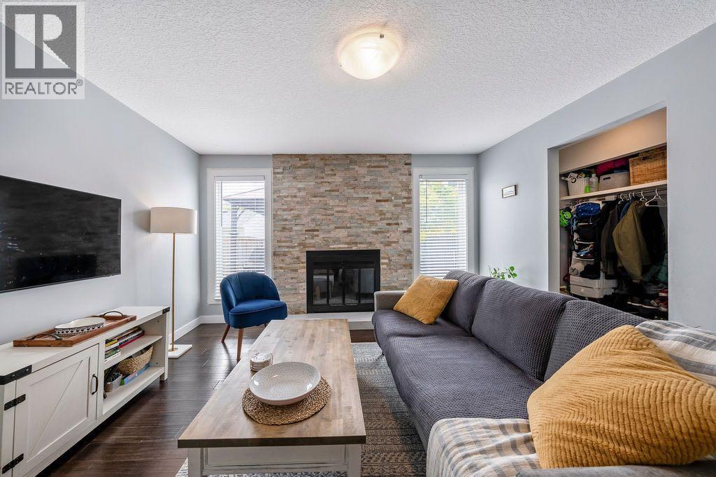 15 Woodmont Green Sw, Calgary, Alberta  T2W 4Z3 - Photo 17 - A2321617