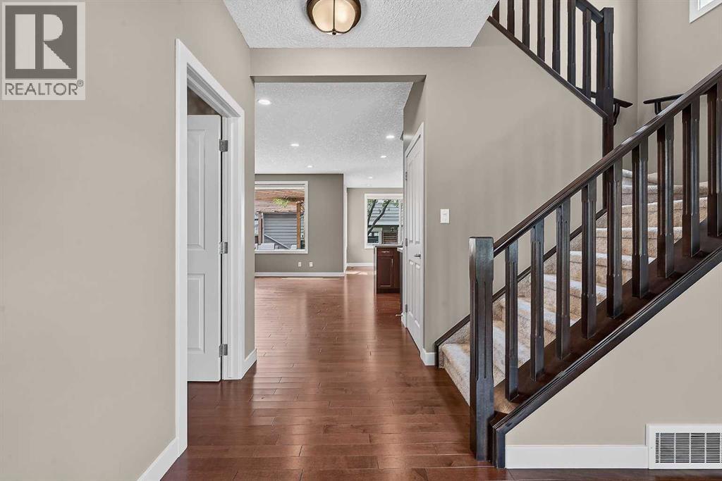 47 Elgin Meadows Road Se, Calgary, Alberta  T2Z 0S1 - Photo 12 - A2325756