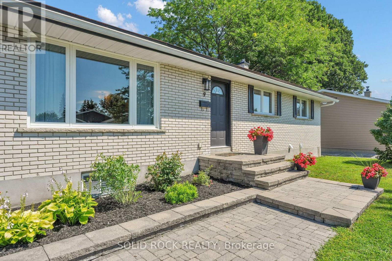 9 Stanwood Drive, Ottawa, Ontario  K2G 2Z1 - Photo 2 - X13630308