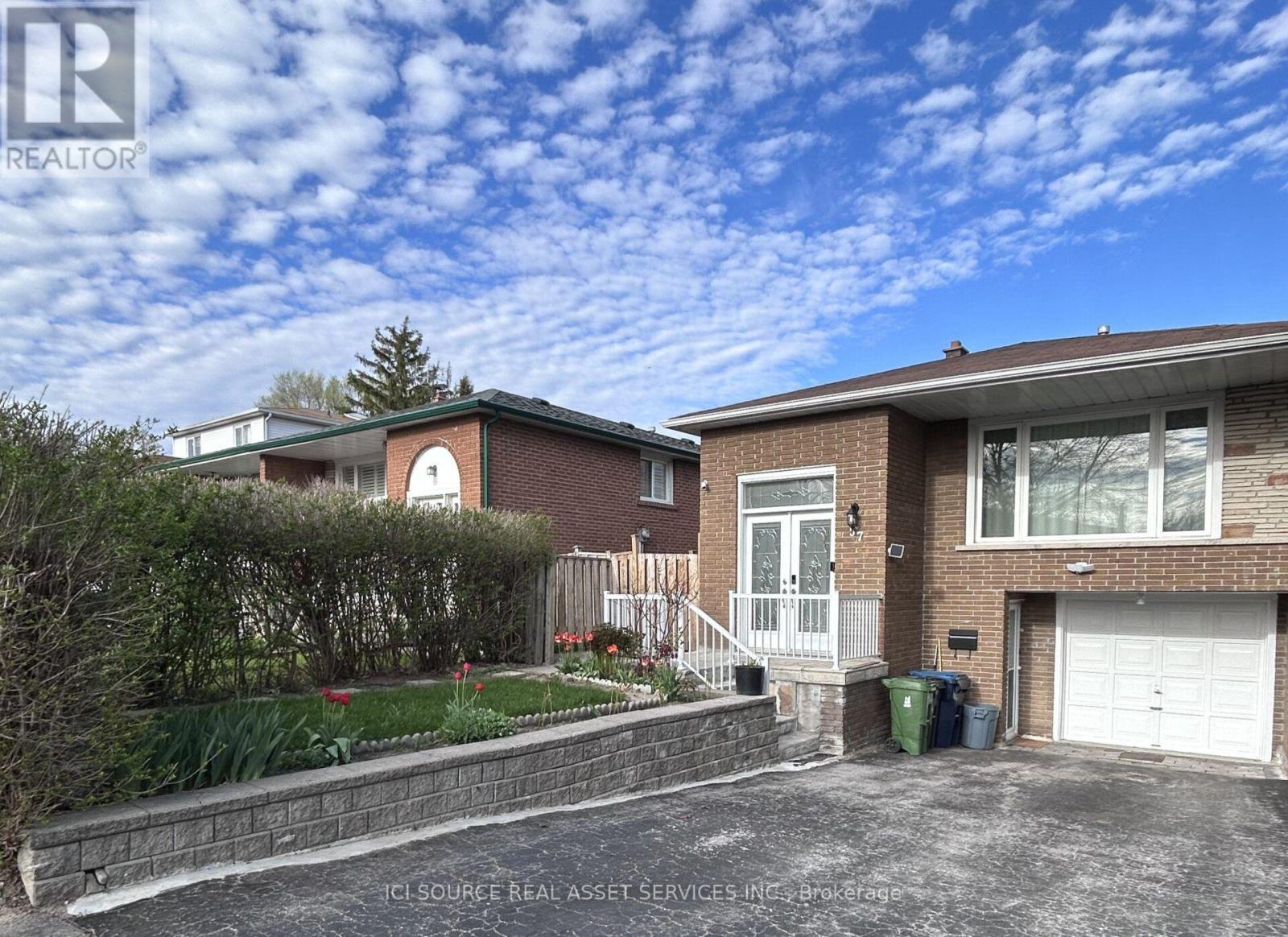 LOWER UNIT - 57 MENTOR BOULEVARD, Toronto, Ontario