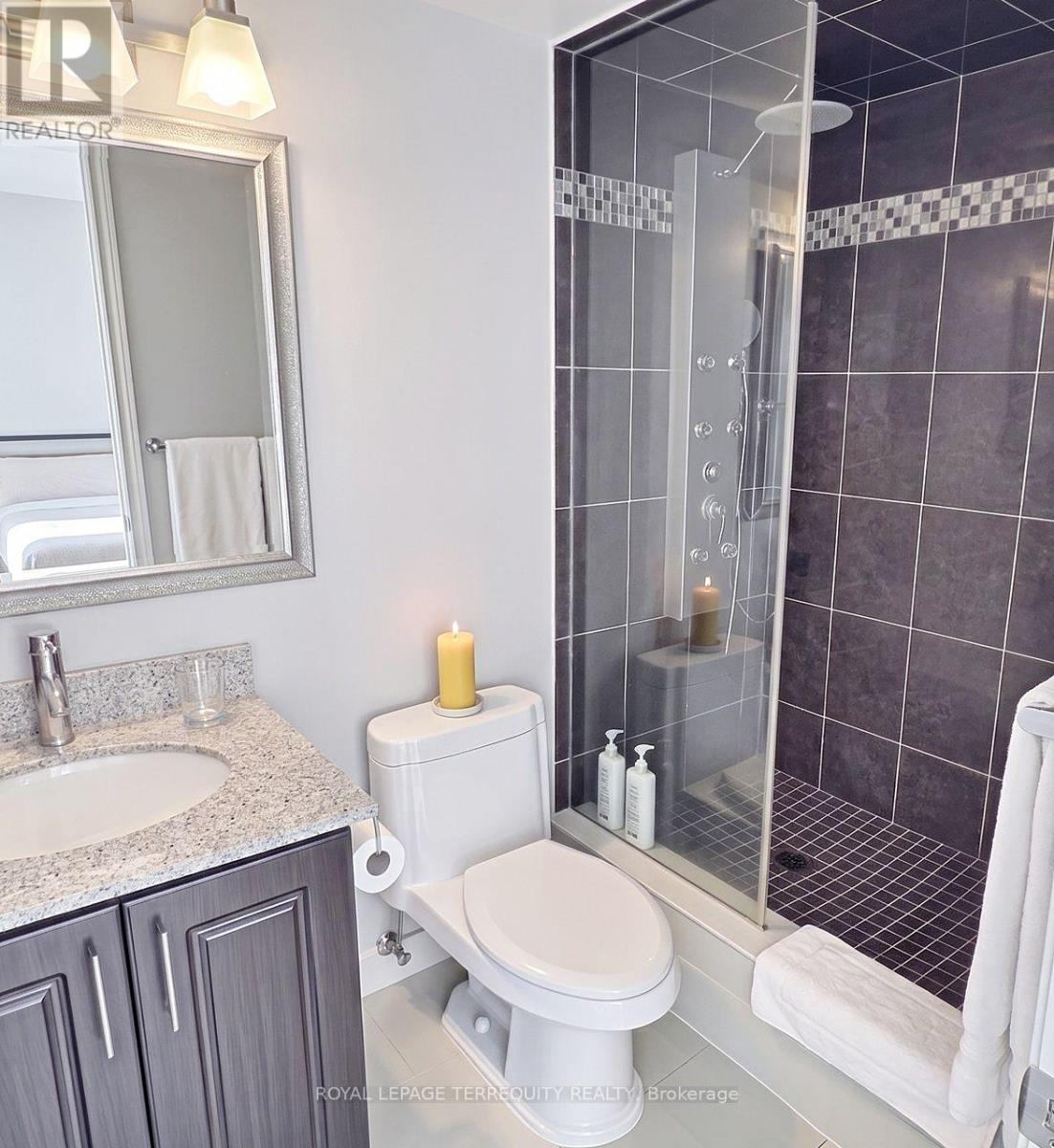 1812 - 230 Queens Quay W, Toronto, Ontario  M5J 2Y7 - Photo 8 - C13630322
