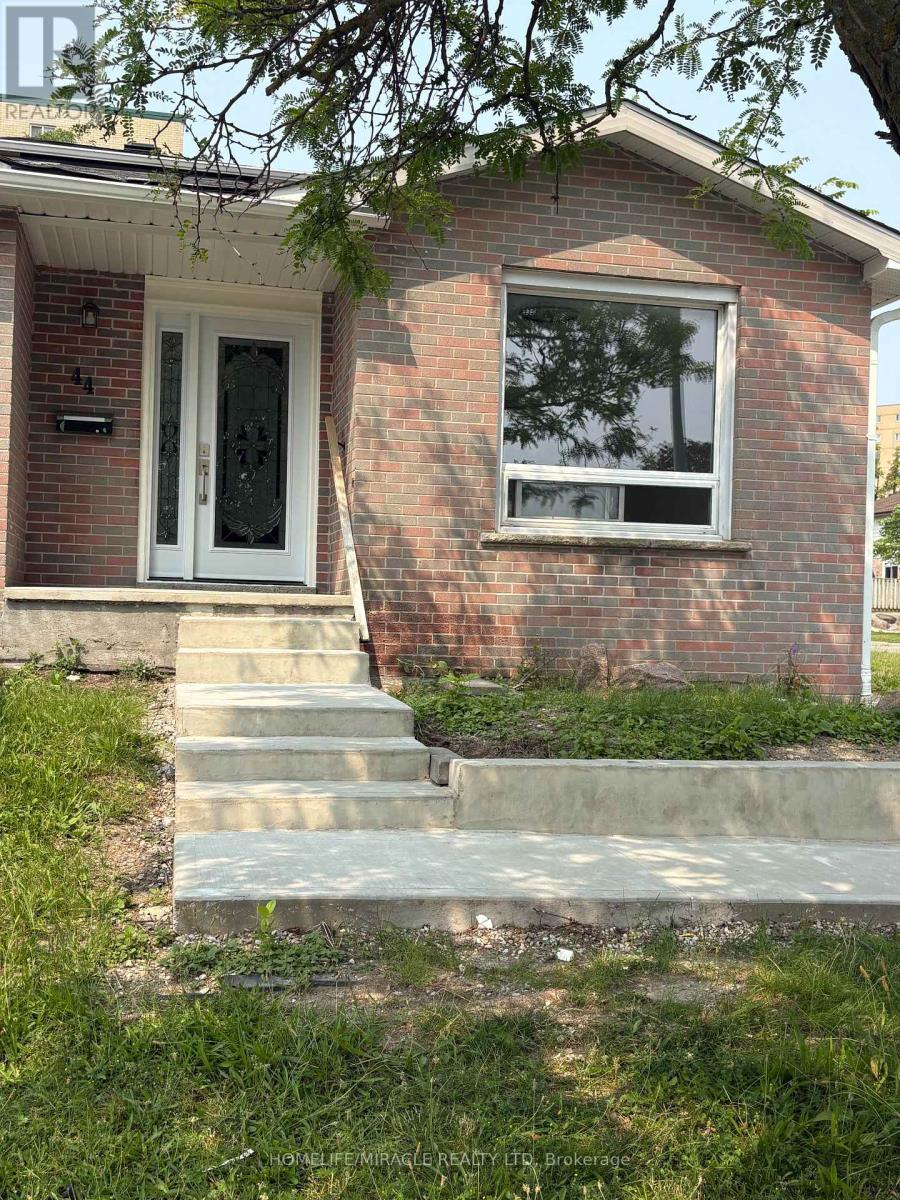 44 SYLVIA STREET, Barrie, Ontario