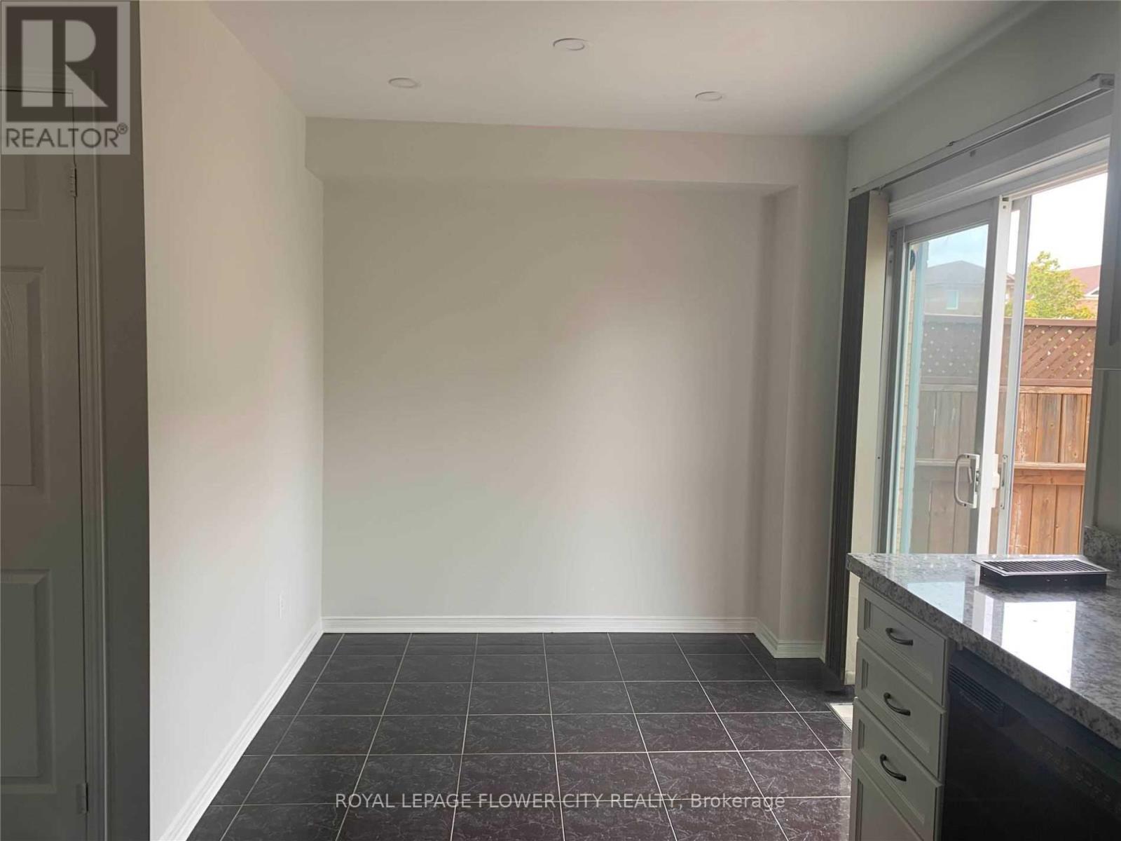Upper - 7227 Para Place, Mississauga, Ontario  L5W 1K4 - Photo 11 - W13518772