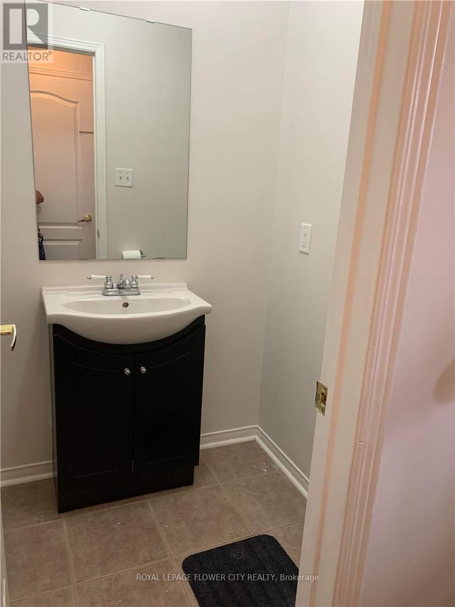 Upper - 7227 Para Place, Mississauga, Ontario  L5W 1K4 - Photo 15 - W13518772