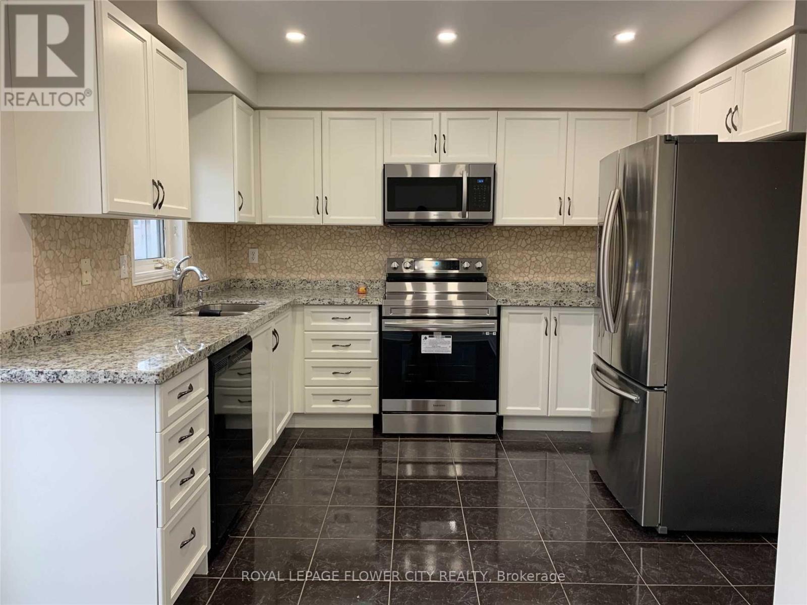 Upper - 7227 Para Place, Mississauga, Ontario  L5W 1K4 - Photo 3 - W13518772