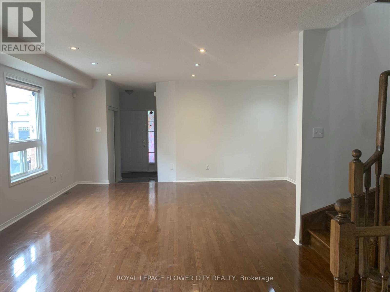 Upper - 7227 Para Place, Mississauga, Ontario  L5W 1K4 - Photo 2 - W13518772
