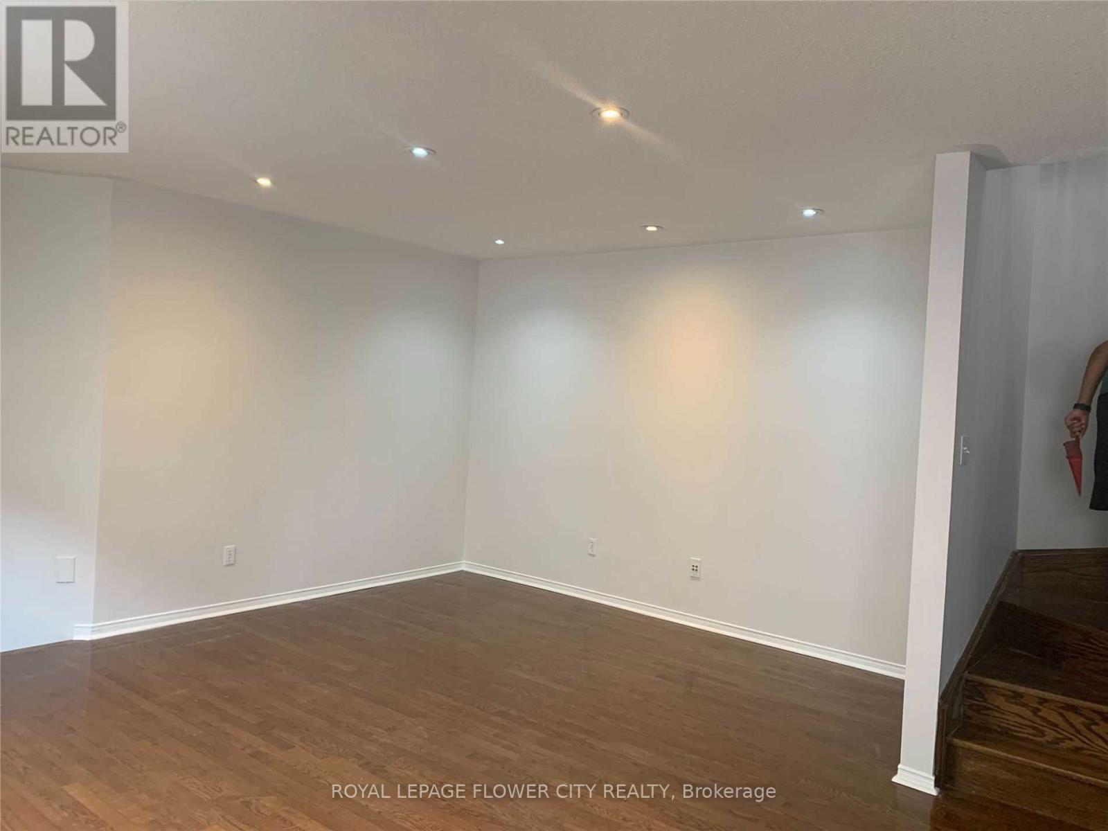 Upper - 7227 Para Place, Mississauga, Ontario  L5W 1K4 - Photo 5 - W13518772