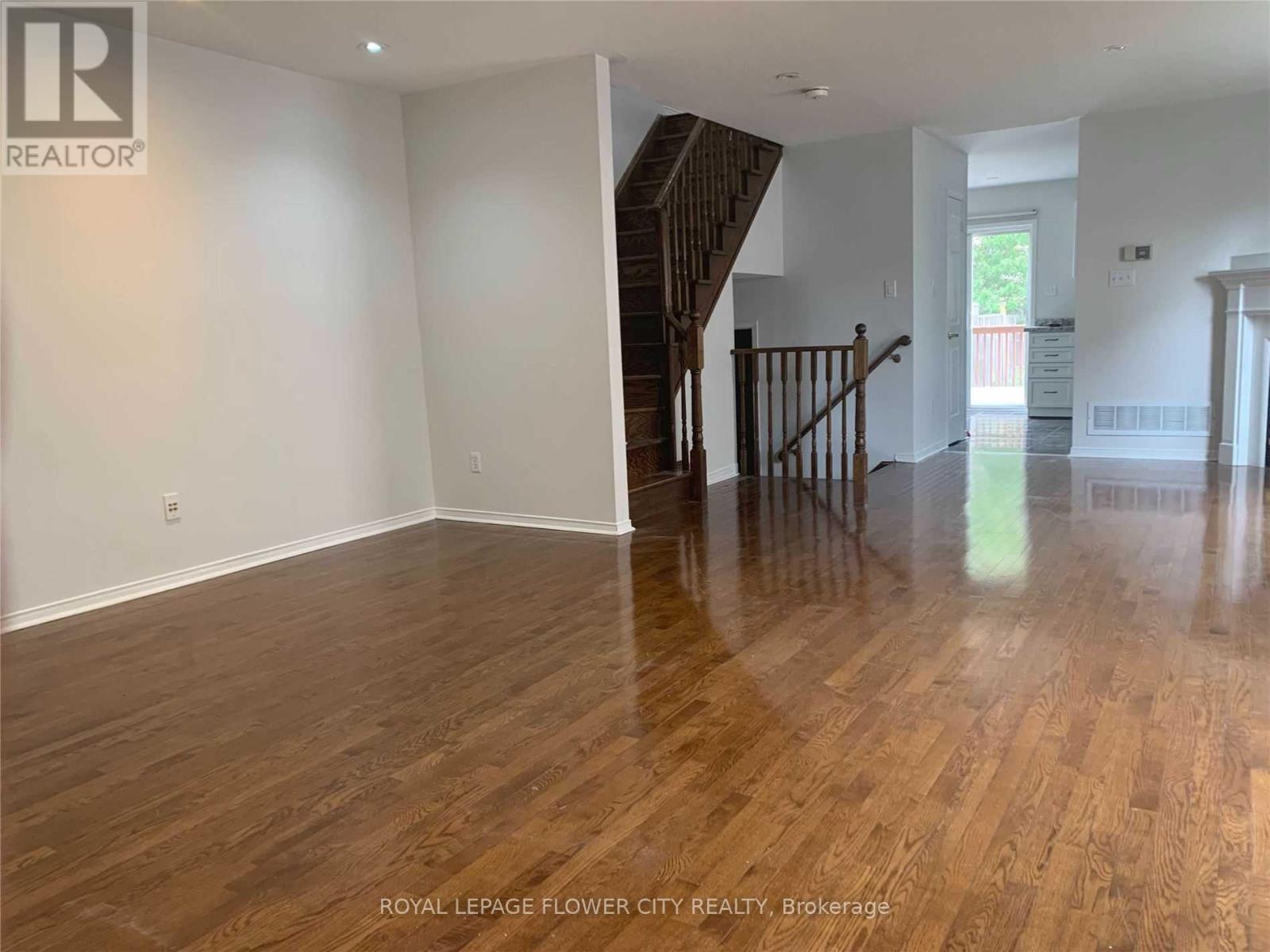 Upper - 7227 Para Place, Mississauga, Ontario  L5W 1K4 - Photo 4 - W13518772