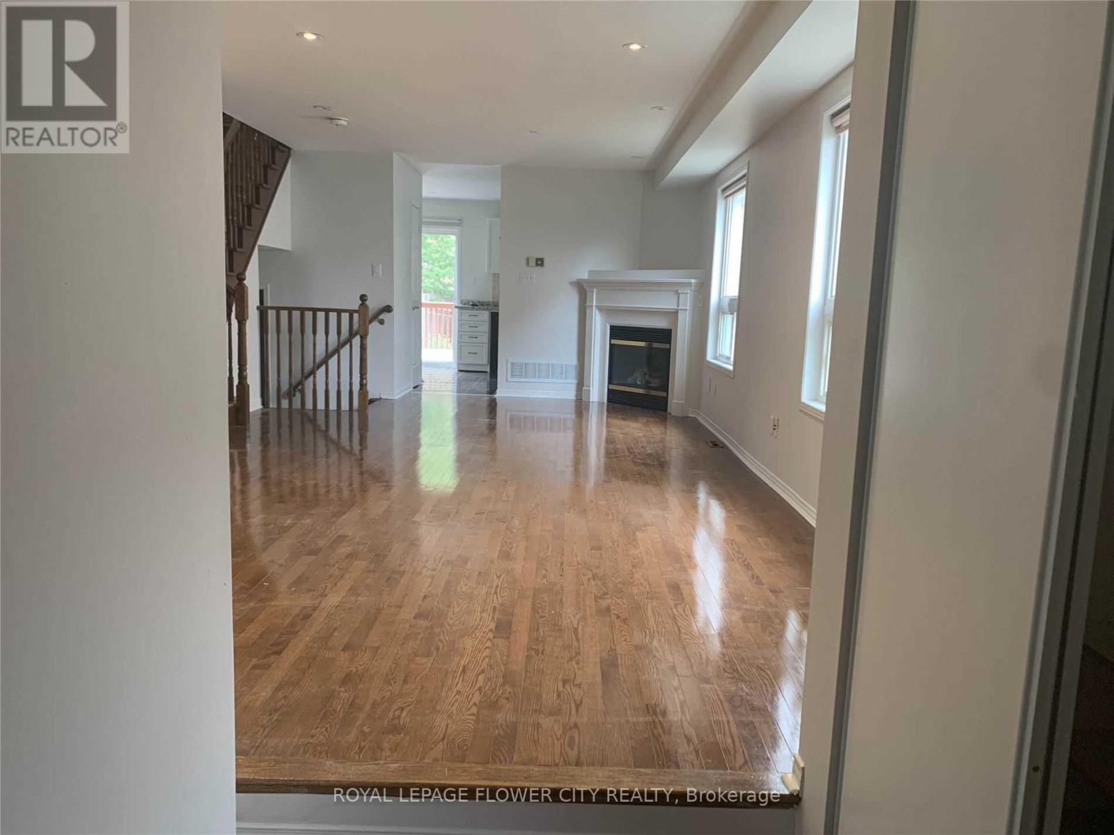 Upper - 7227 Para Place, Mississauga, Ontario  L5W 1K4 - Photo 6 - W13518772