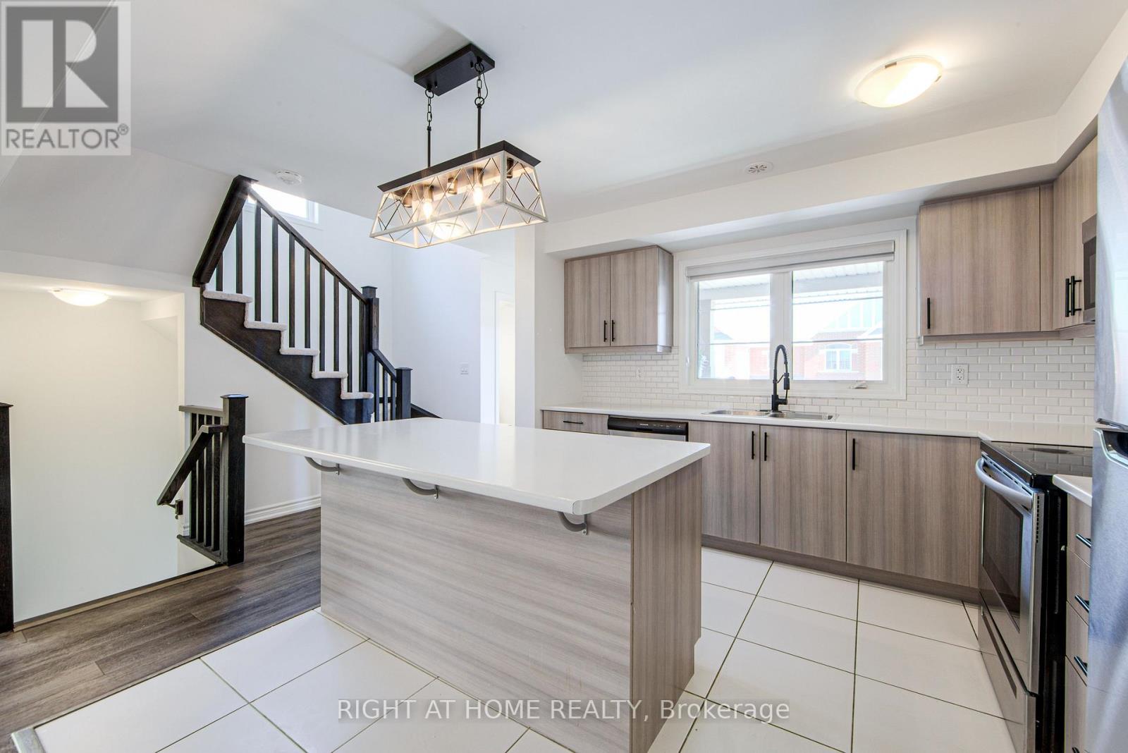 1270 Wintergreen Place, Milton, Ontario  L9E 1S4 - Photo 12 - W13630276