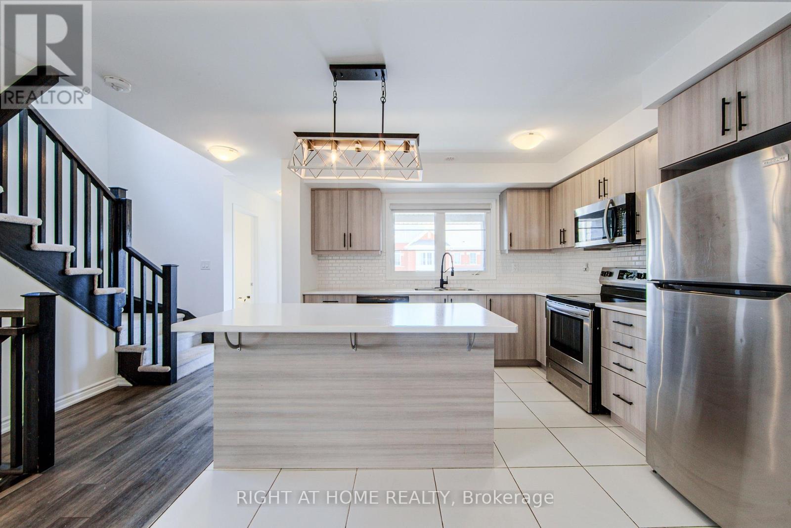 1270 Wintergreen Place, Milton, Ontario  L9E 1S4 - Photo 13 - W13630276