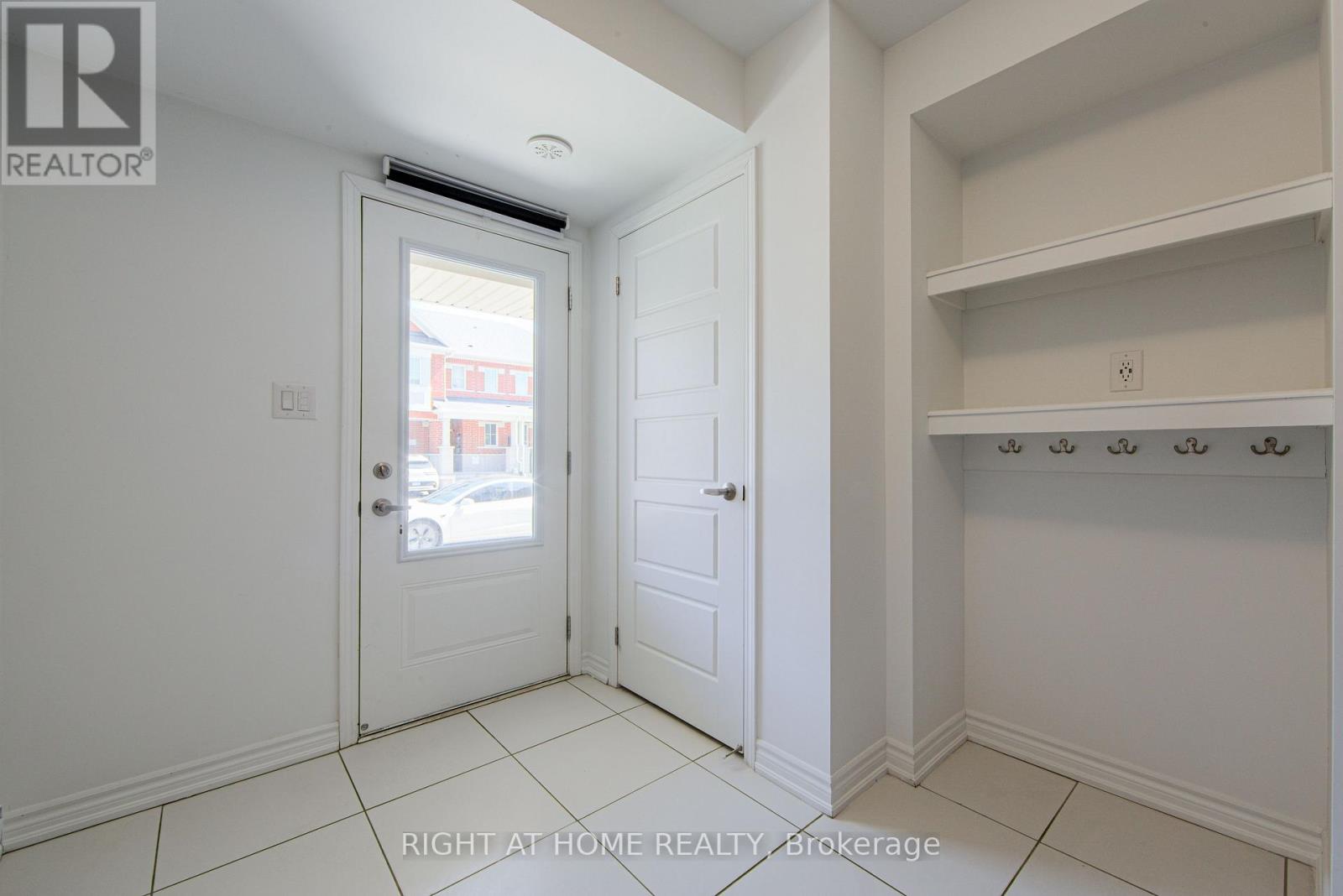 1270 Wintergreen Place, Milton, Ontario  L9E 1S4 - Photo 4 - W13630276