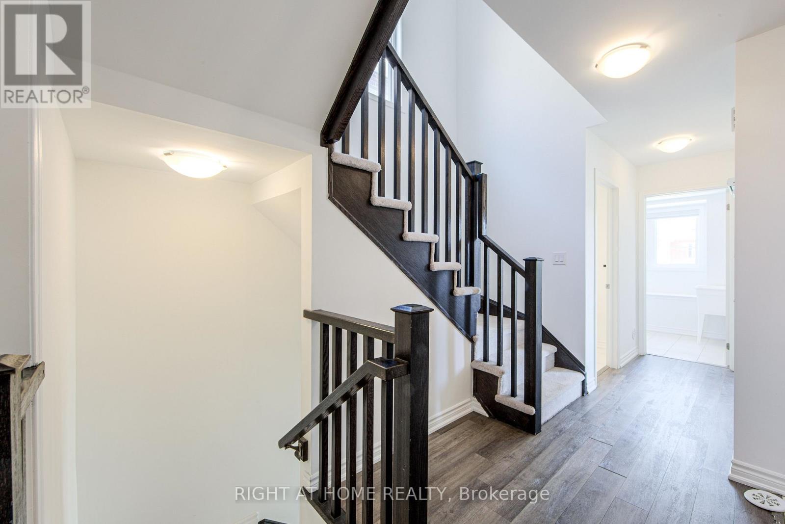 1270 Wintergreen Place, Milton, Ontario  L9E 1S4 - Photo 5 - W13630276