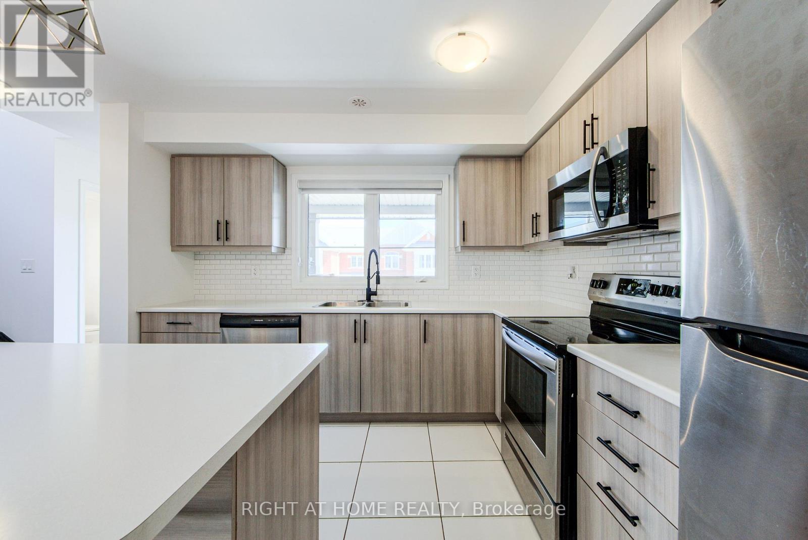 1270 Wintergreen Place, Milton, Ontario  L9E 1S4 - Photo 7 - W13630276
