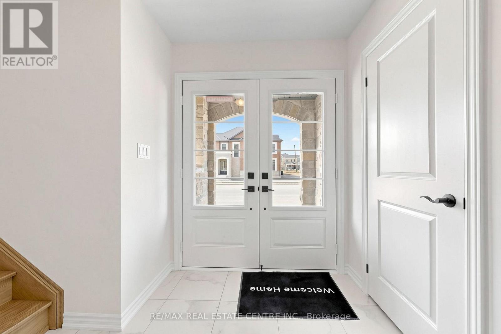 230 Fireweed Gate, Milton, Ontario  L9E 2B7 - Photo 4 - W13630280