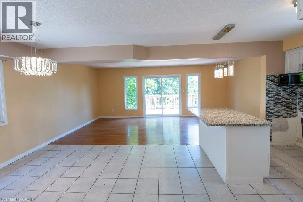 992 Copper Leaf Crescent, Kitchener, Ontario  N2E 3W3 - Photo 3 - 40839809