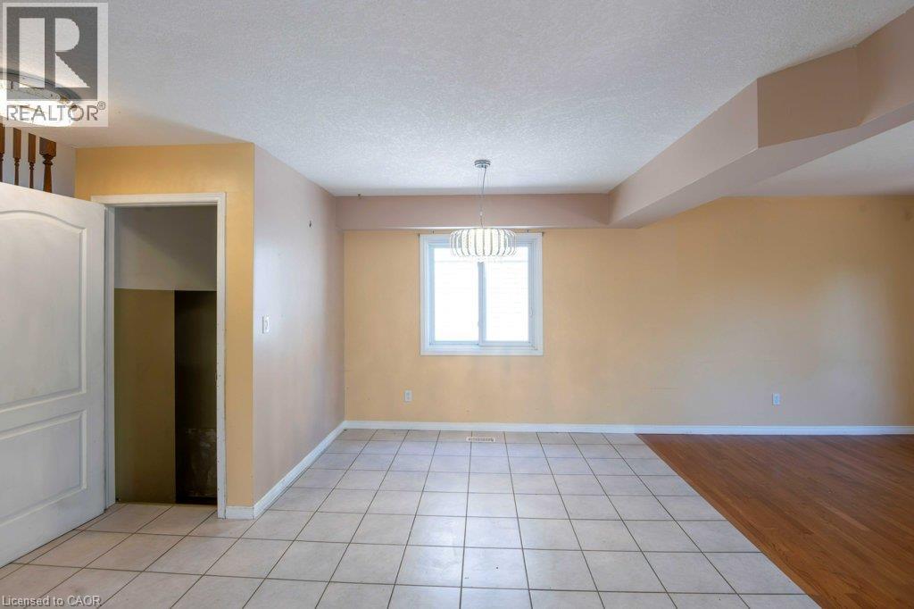 992 Copper Leaf Crescent, Kitchener, Ontario  N2E 3W3 - Photo 5 - 40839809
