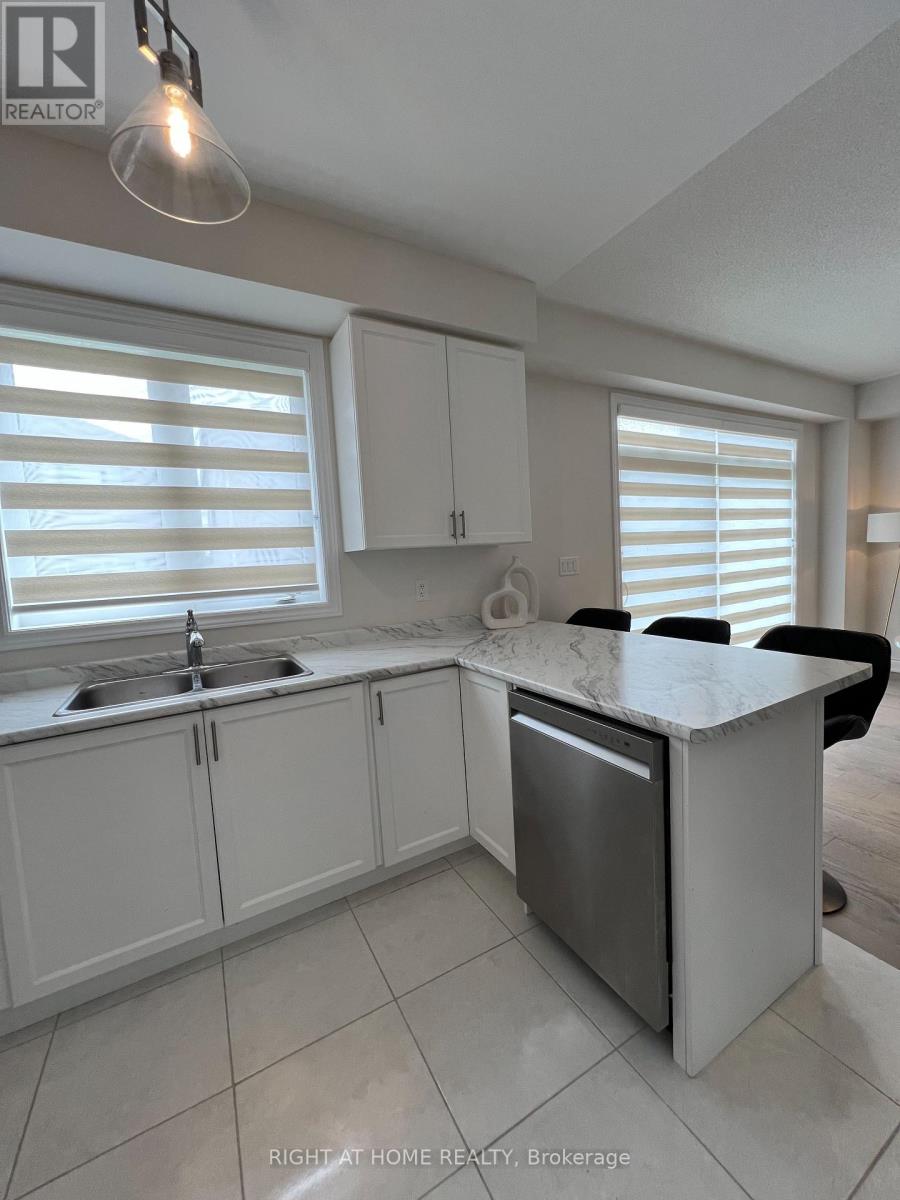 24 Tamworth Terrace W, Barrie, Ontario  L9J 0L5 - Photo 8 - S13629840