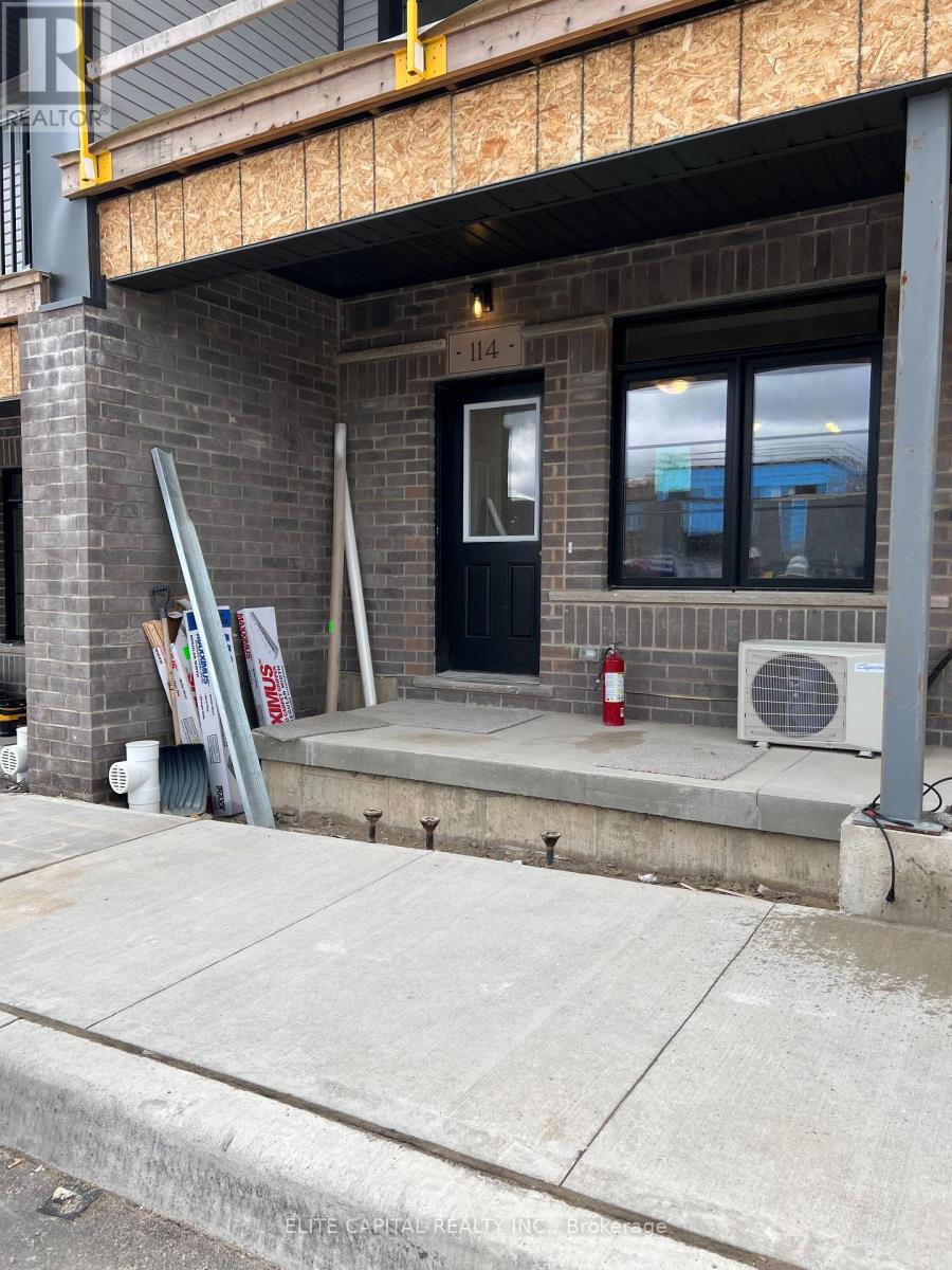 114 OAT LANE, Kitchener, Ontario