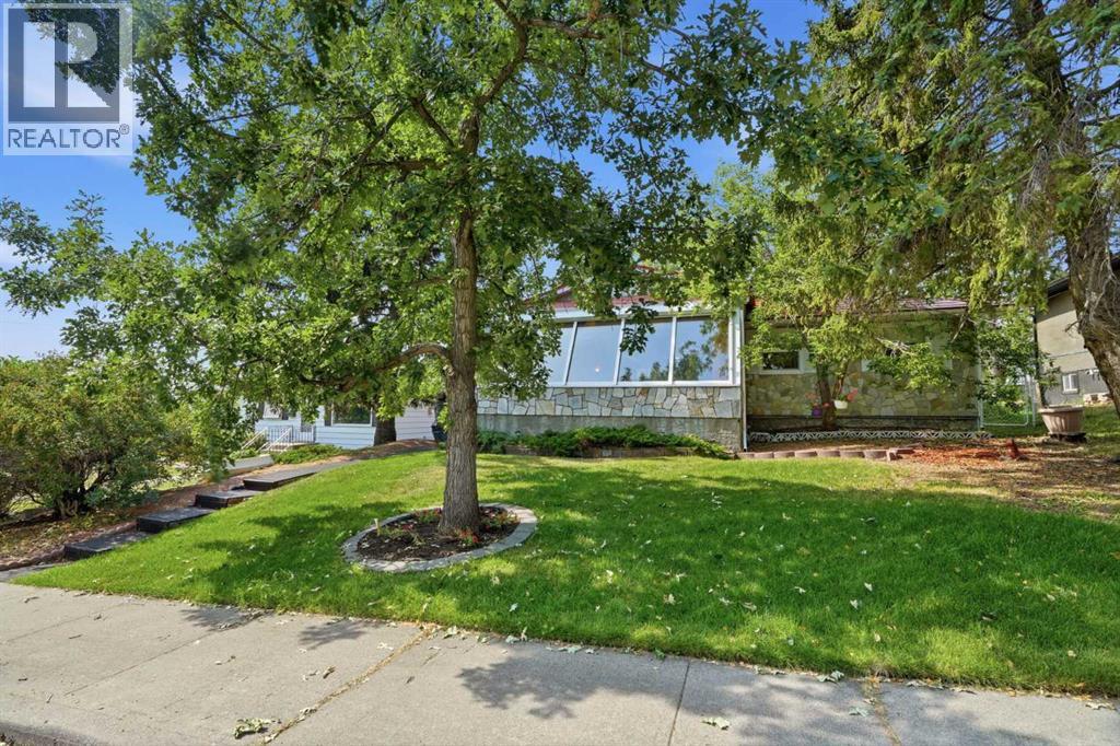 13 Tipton Place NW, Calgary, Alberta  T2K 3L6 - Photo 4 - A2333948