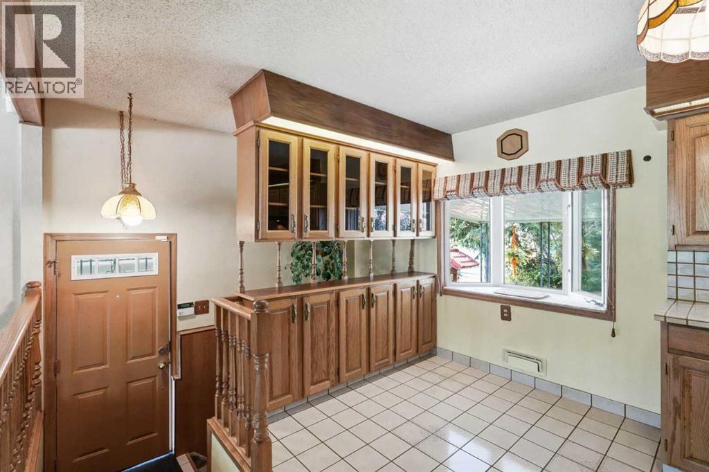13 Tipton Place NW, Calgary, Alberta  T2K 3L6 - Photo 8 - A2333948