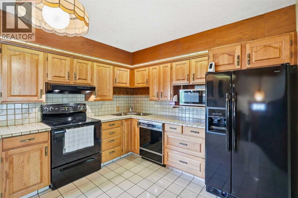 13 Tipton Place NW, Calgary, Alberta  T2K 3L6 - Photo 11 - A2333948