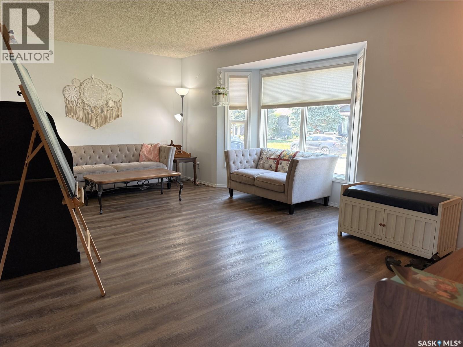 207 Maple Street, Outlook, Saskatchewan S0L 2N0 - Photo 4 - SK044253