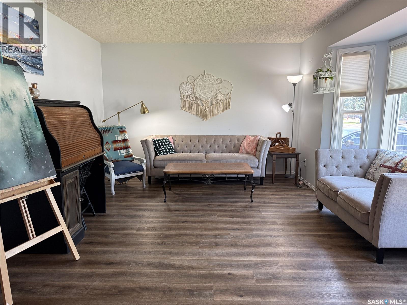 207 Maple Street, Outlook, Saskatchewan S0L 2N0 - Photo 5 - SK044253