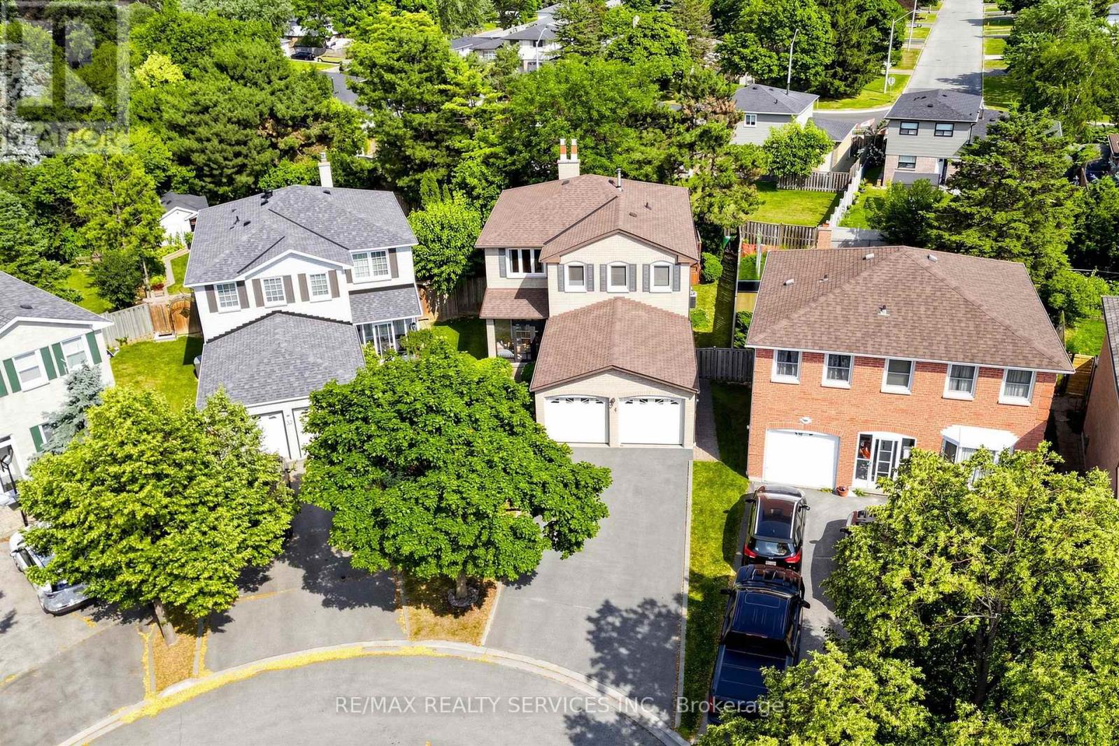 34 Granby Court, Brampton, Ontario L6S 5K1 - Photo 2 - W13561190
