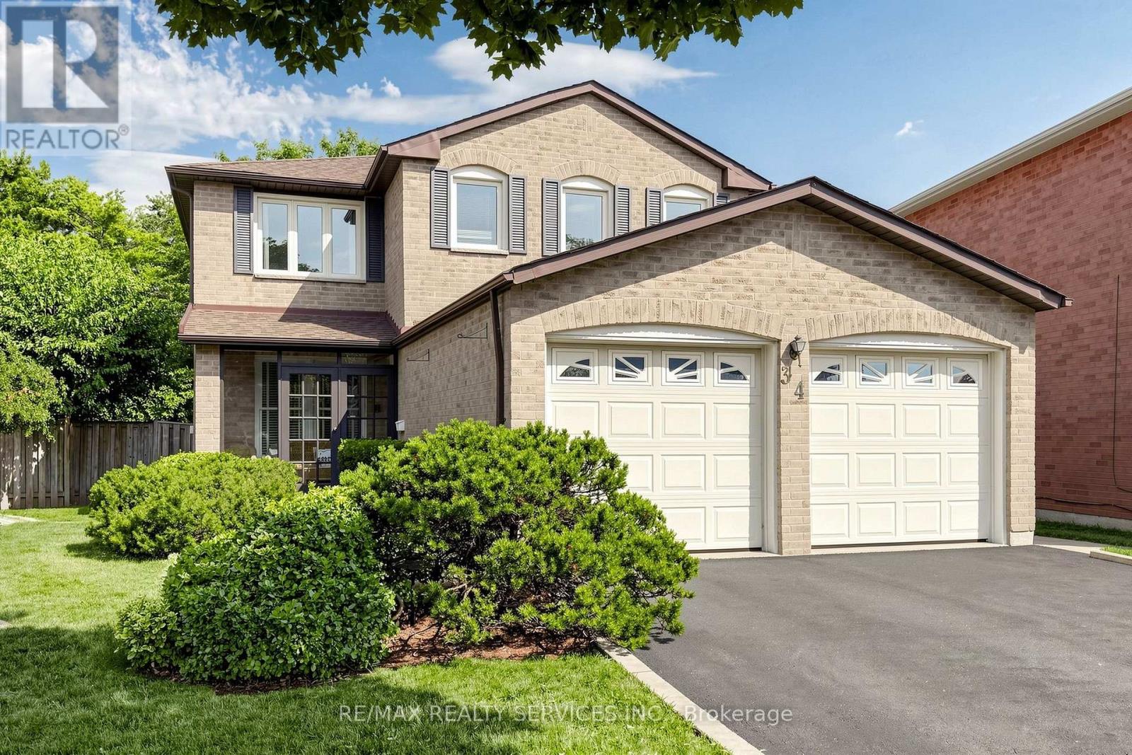 34 Granby Court, Brampton, Ontario L6S 5K1 - Photo 3 - W13561190