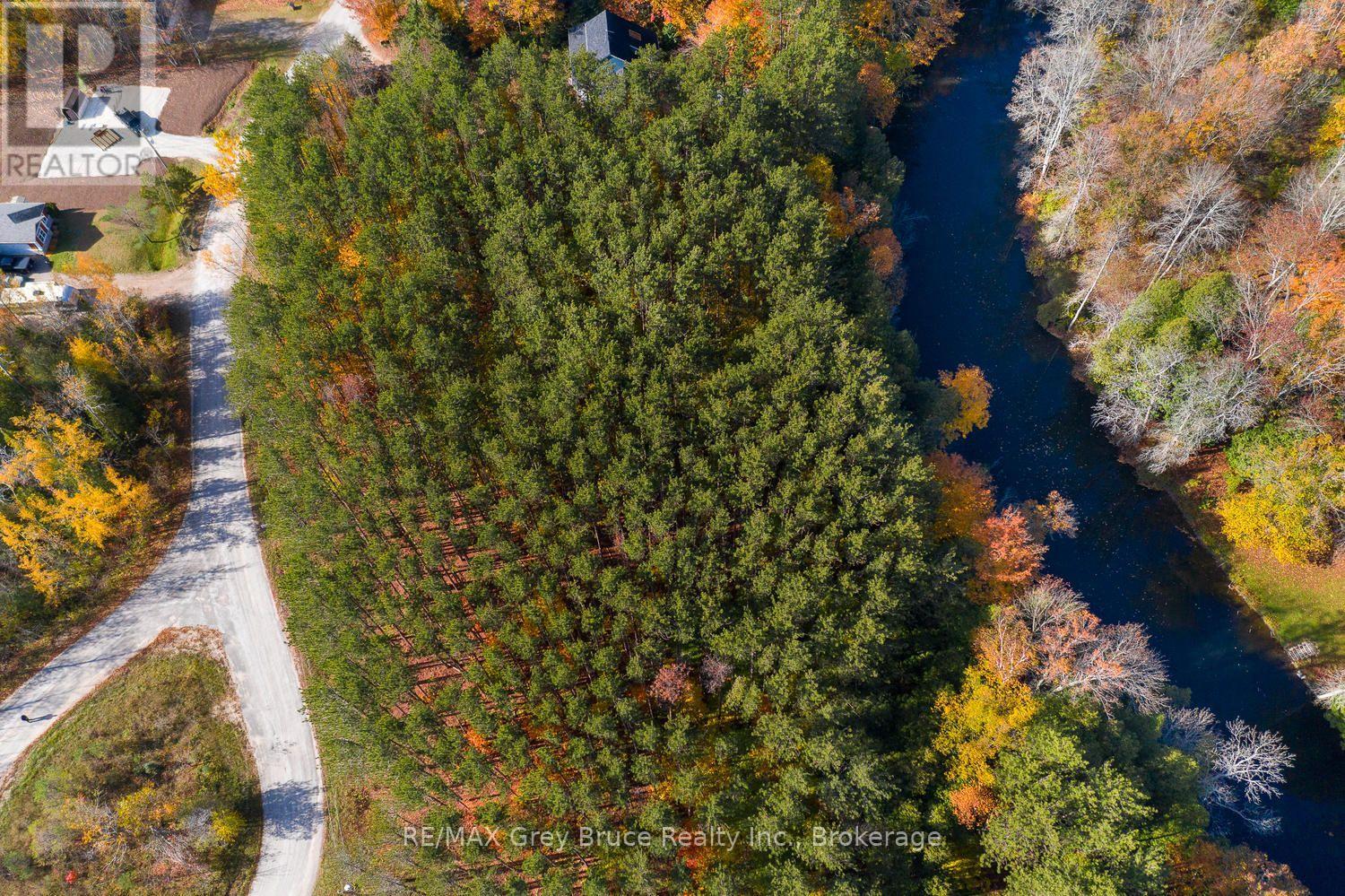 34 Riverside Place, South Bruce Peninsula, Ontario  N0H 2G0 - Photo 2 - X13630414