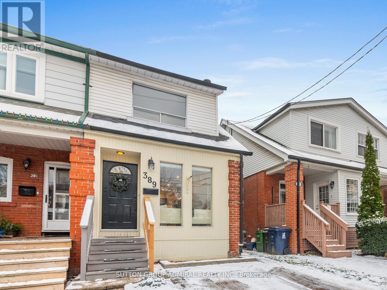 <div class="slider-price">$1,348,000</div><p>389 Davisville Avenue, Toronto, Ontario</p>