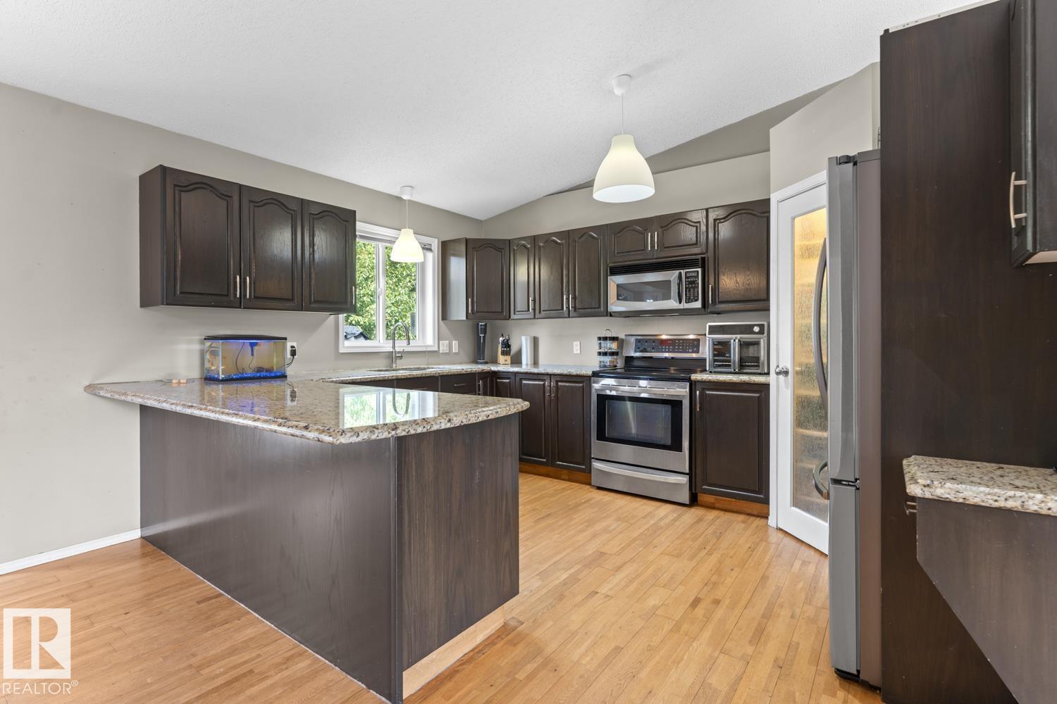 812 12 Av, Cold Lake, Alberta  T9M 1H6 - Photo 5 - E4501852