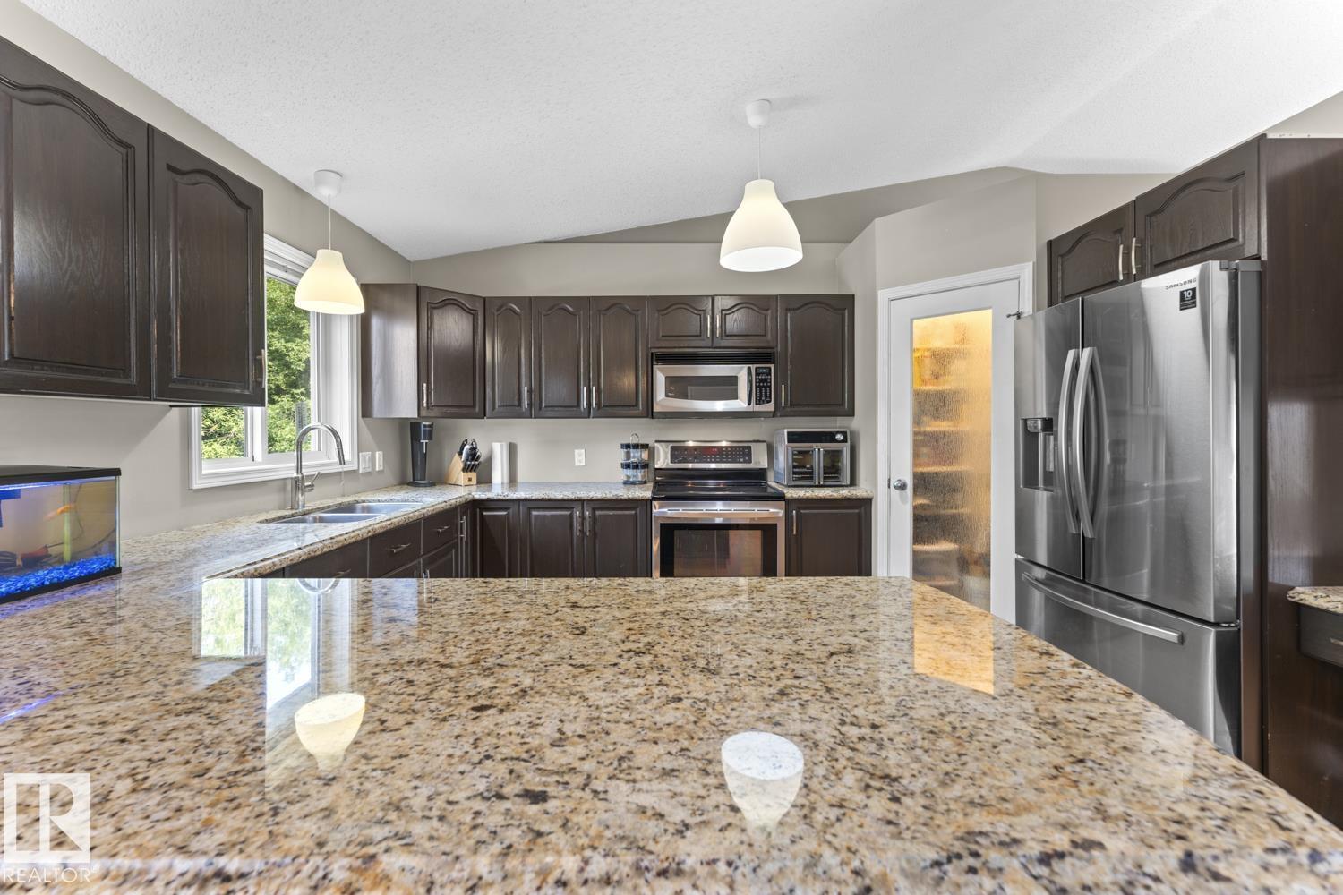 812 12 Av, Cold Lake, Alberta  T9M 1H6 - Photo 6 - E4501852
