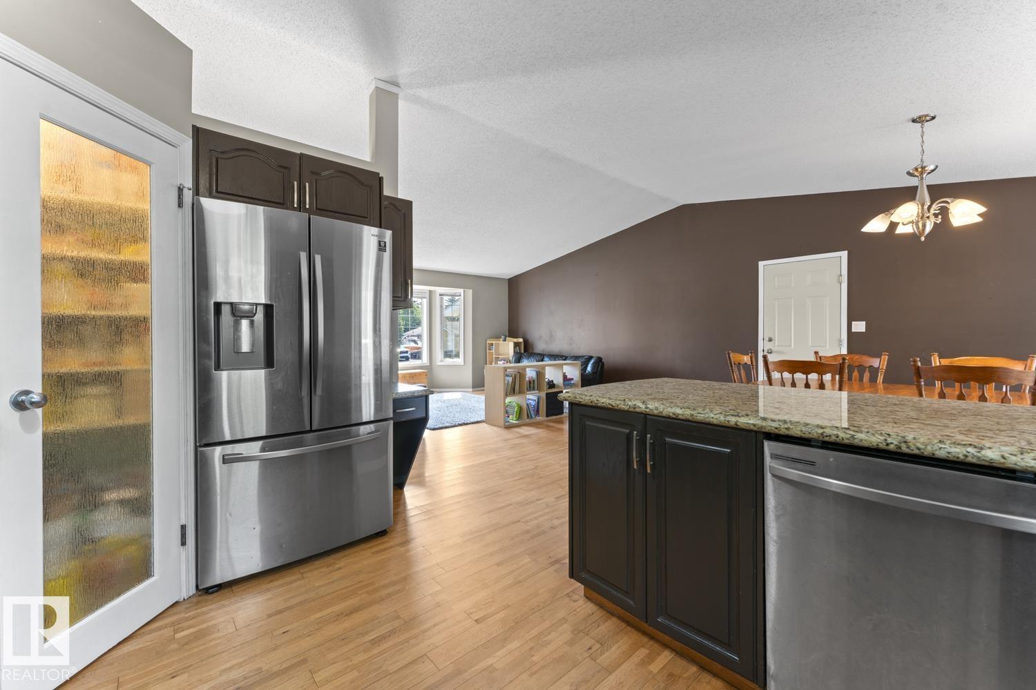 812 12 Av, Cold Lake, Alberta  T9M 1H6 - Photo 9 - E4501852