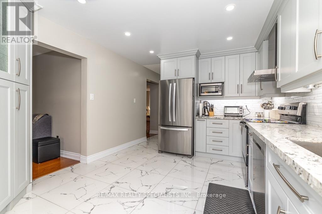 6369 Longspur Road, Mississauga, Ontario  L5N 6H1 - Photo 15 - W13630422