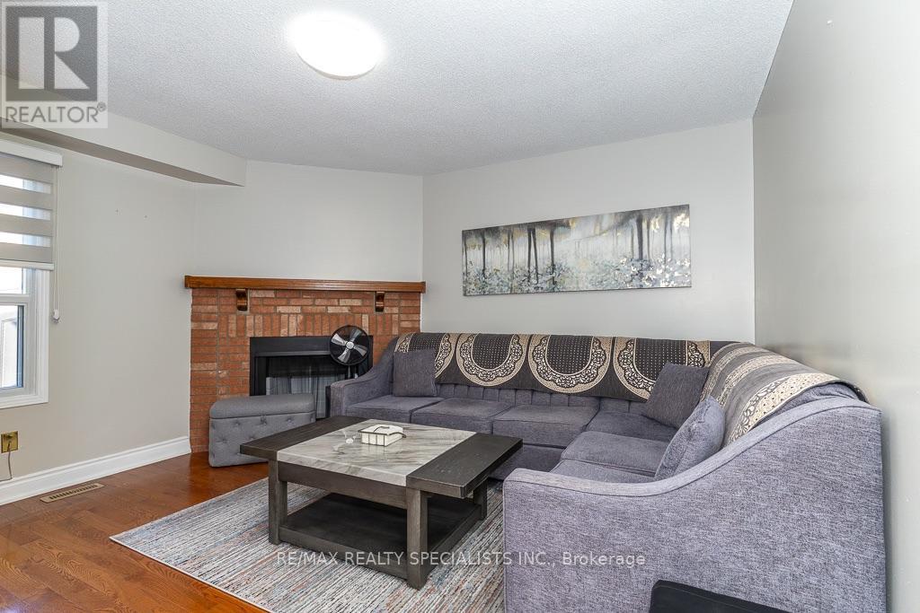 6369 Longspur Road, Mississauga, Ontario  L5N 6H1 - Photo 17 - W13630422